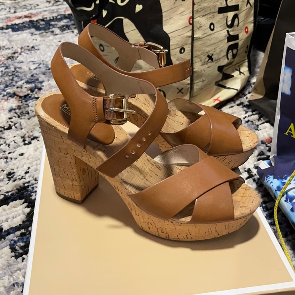 COPY - Michael Kors Natalia platform sandal